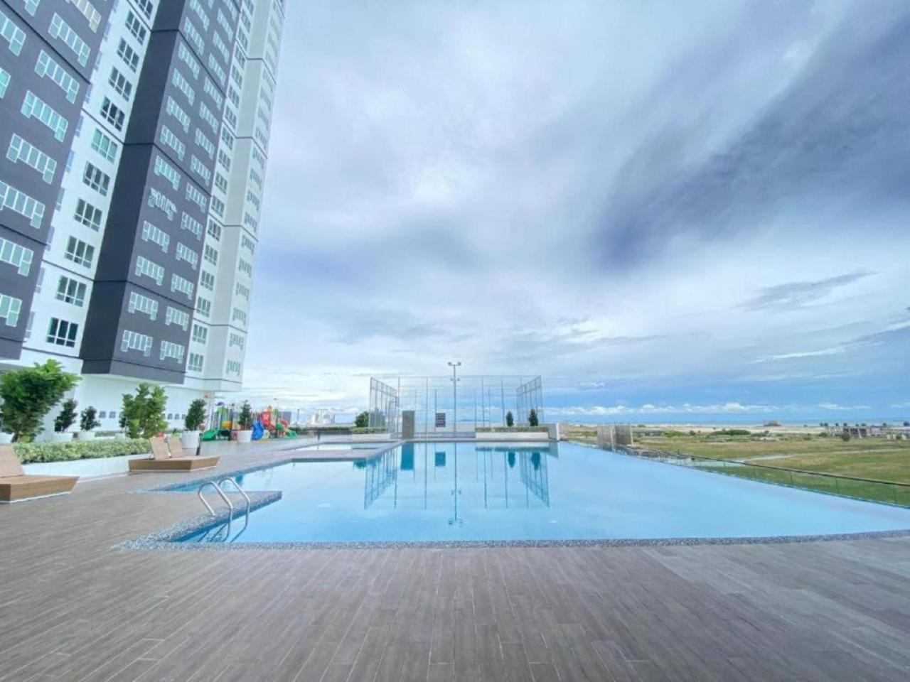 Amber Cove * Malacca