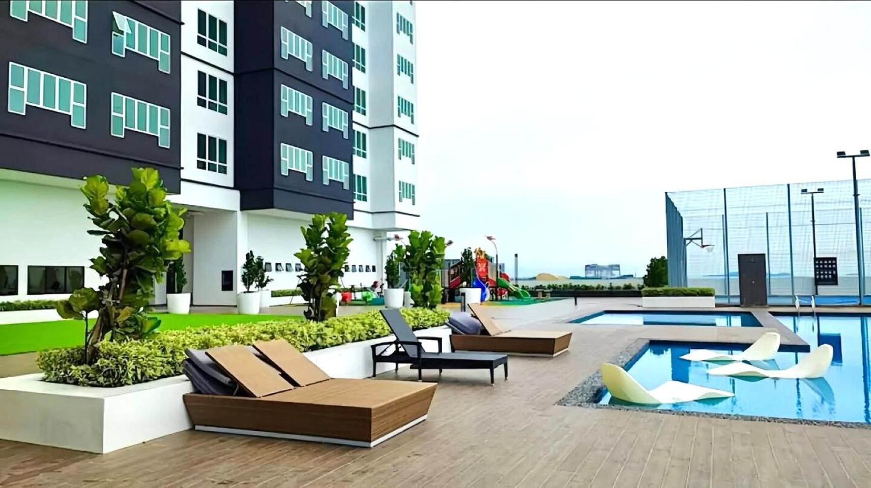 Amber Cove * Malacca